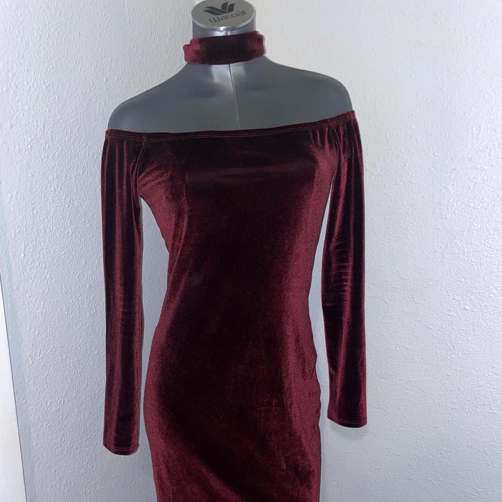 ❌❌SOLD❌❌Red wine colored dress with chocker collar